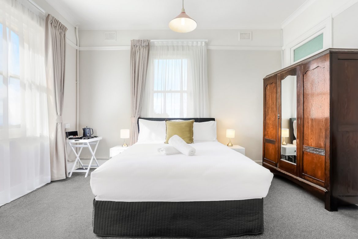 Queen Room with Shared External Bathroom